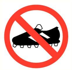 Geen schoenen met noppen